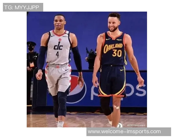 理查德成为球队历史第三位新秀单场30分5三分与库里穆迪并肩前行