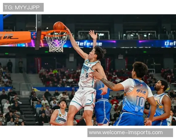 克林根谈与杨瀚森默契配合每日争抢篮板共同提升技艺