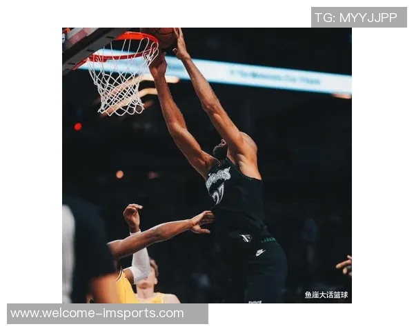 兰德尔第三节火力全开单节砍下10分助力球队前三节拿到23分表现抢眼